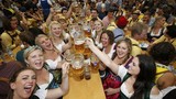 Tưng bừng ngày khai mạc lễ hội bia Oktoberfest qua ảnh